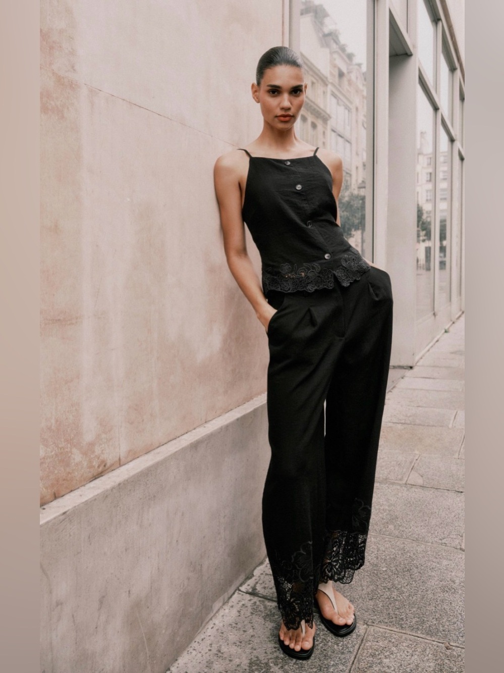 Zara Embroidery Trousers High Waist Embroidery Floral Zip up Black Medium NWT - Picture 2 of 12